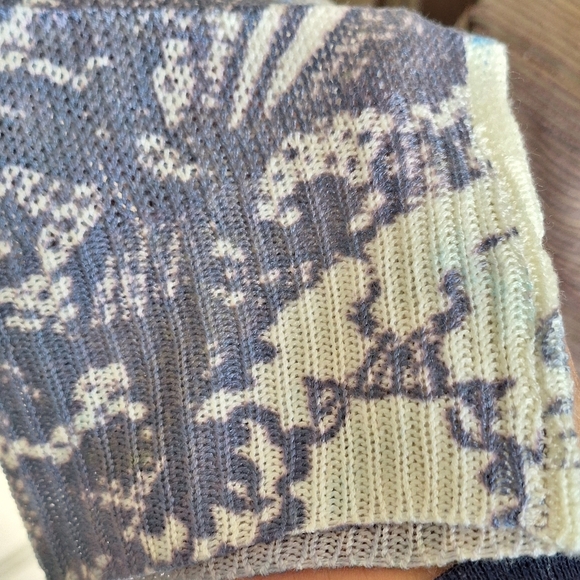 Lightweight Sweater Blue/White/Gold Patterned Women's Top SzL Long Sleeves - Picture 7 of 8